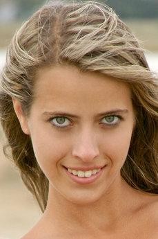 Emma Pierce photo 3