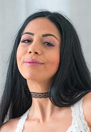 Julia De Lucia photo 20