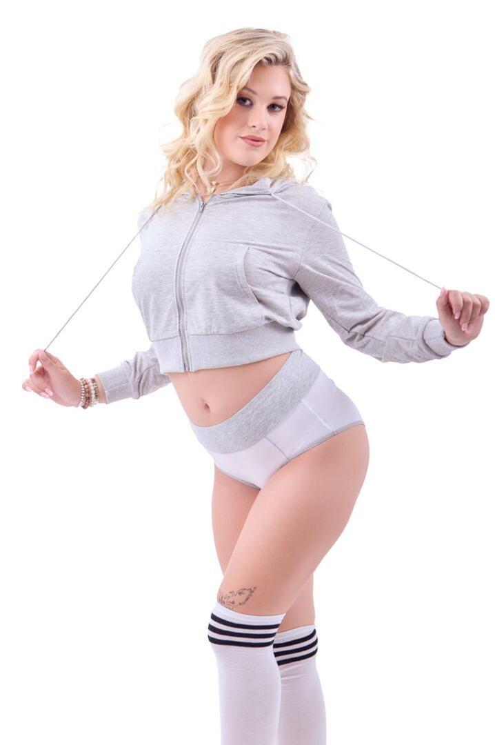 Ashley Alexander photo 17