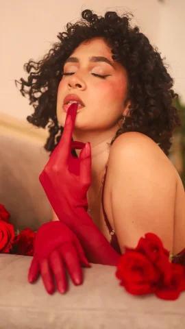 Thalia Collins — fotos e vídeos +18