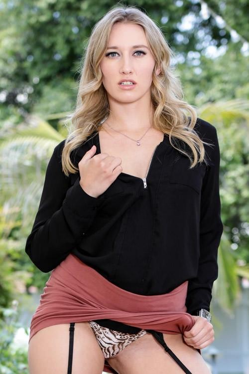 Riley Reyes photo 24