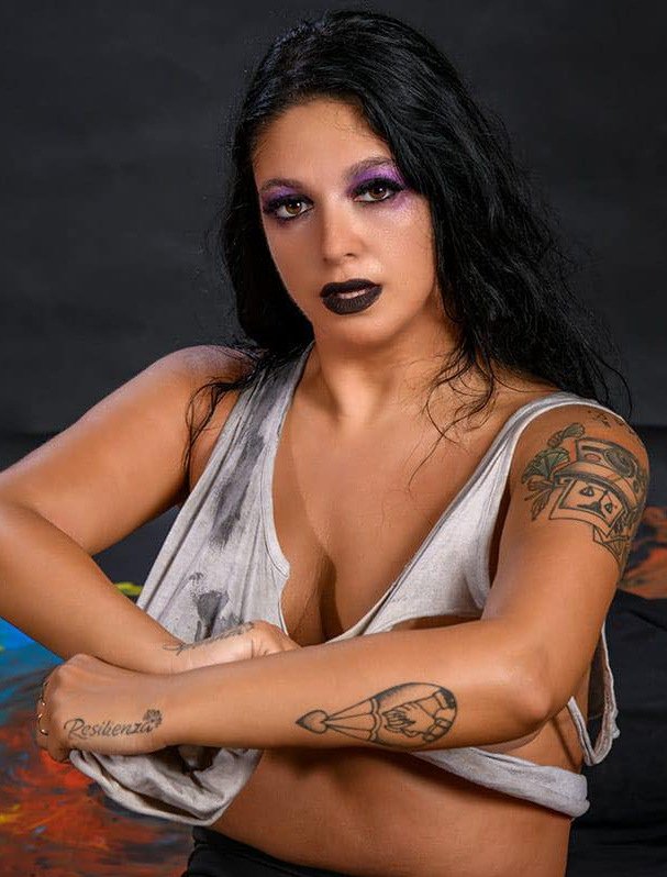 Erika Antares — fotos e vídeos +18
