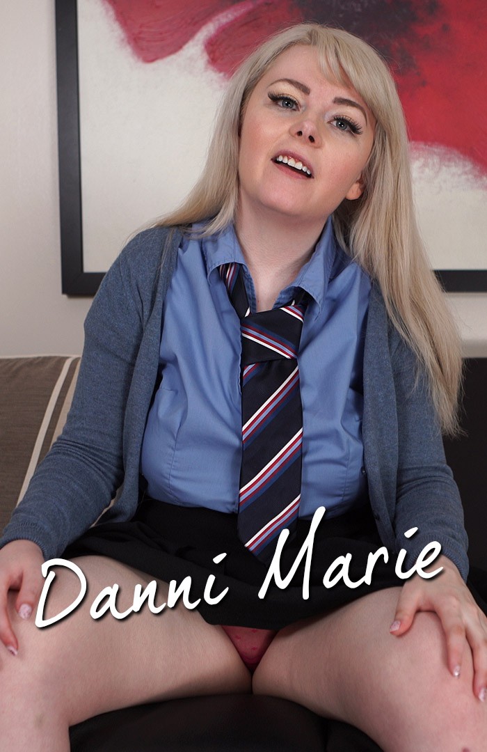 Danni Marie photo 2