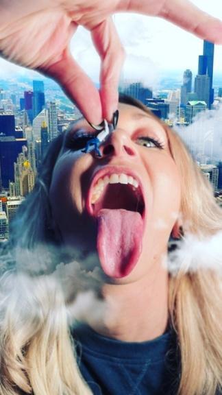 Giantess Lilith Eatz — fotos e vídeos +18