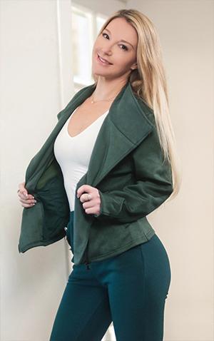Laura Bentley photo 32