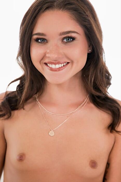 Zoe Bloom photo 38