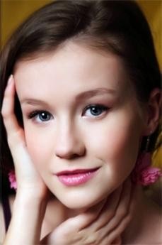 Emily Bloom photo 24