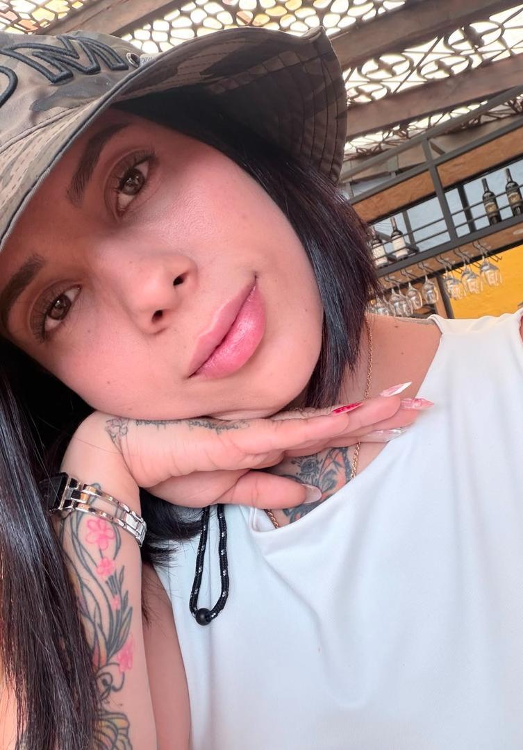 Alison Benavieth — fotos e vídeos +18