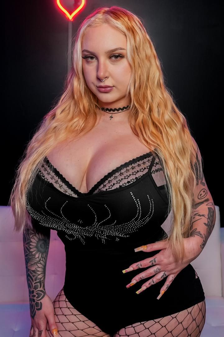 Skylar Vox photo 26