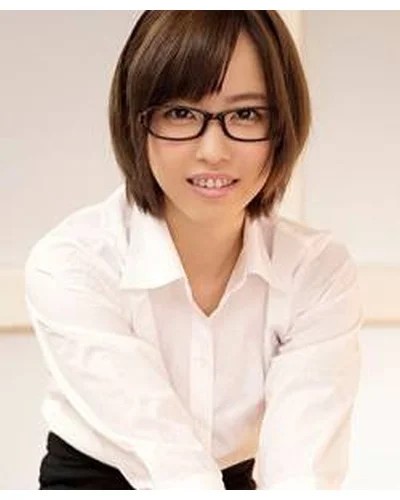 Emi Hinata photo 2