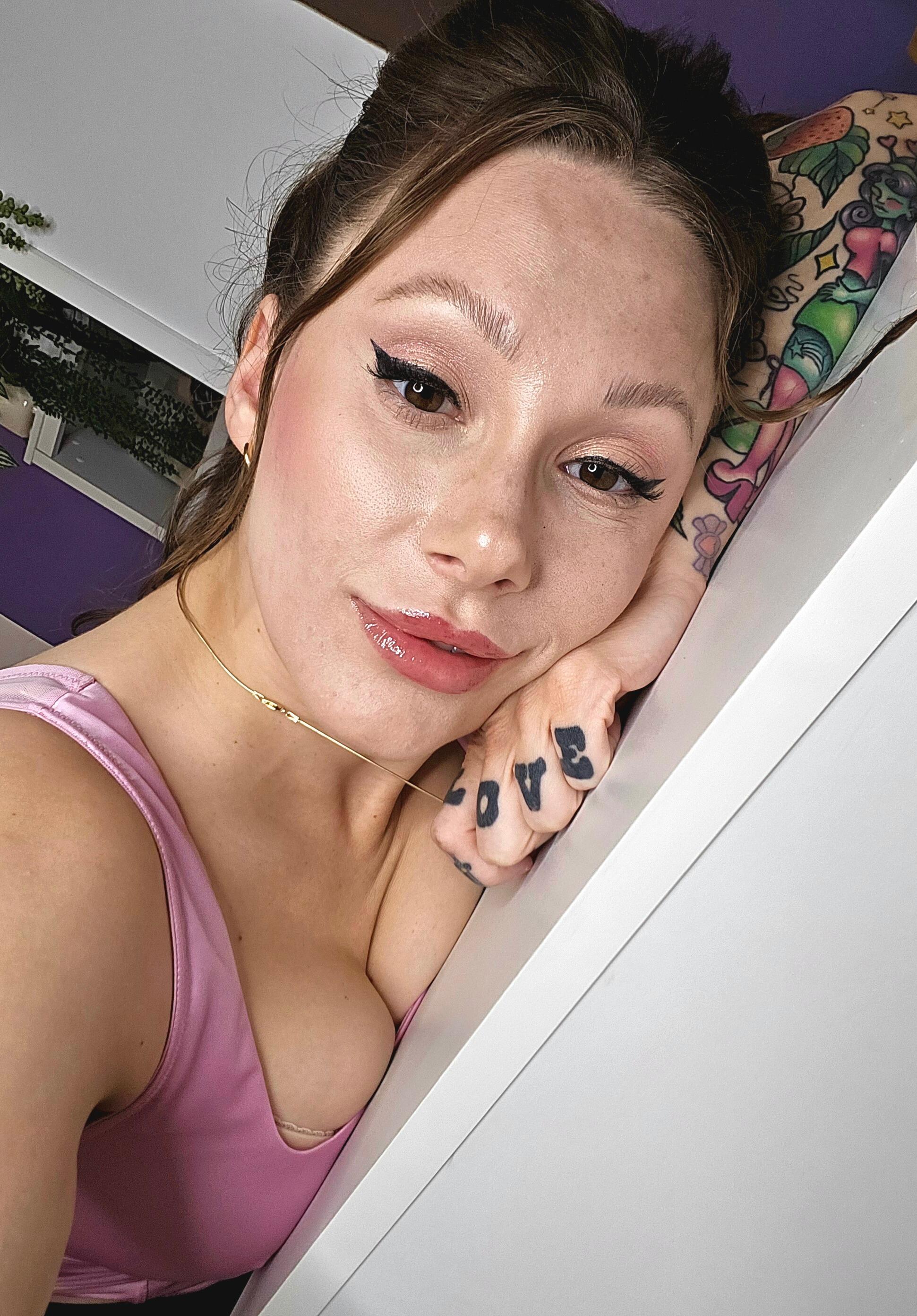 Mrs Rae J Bae — fotos e vídeos +18