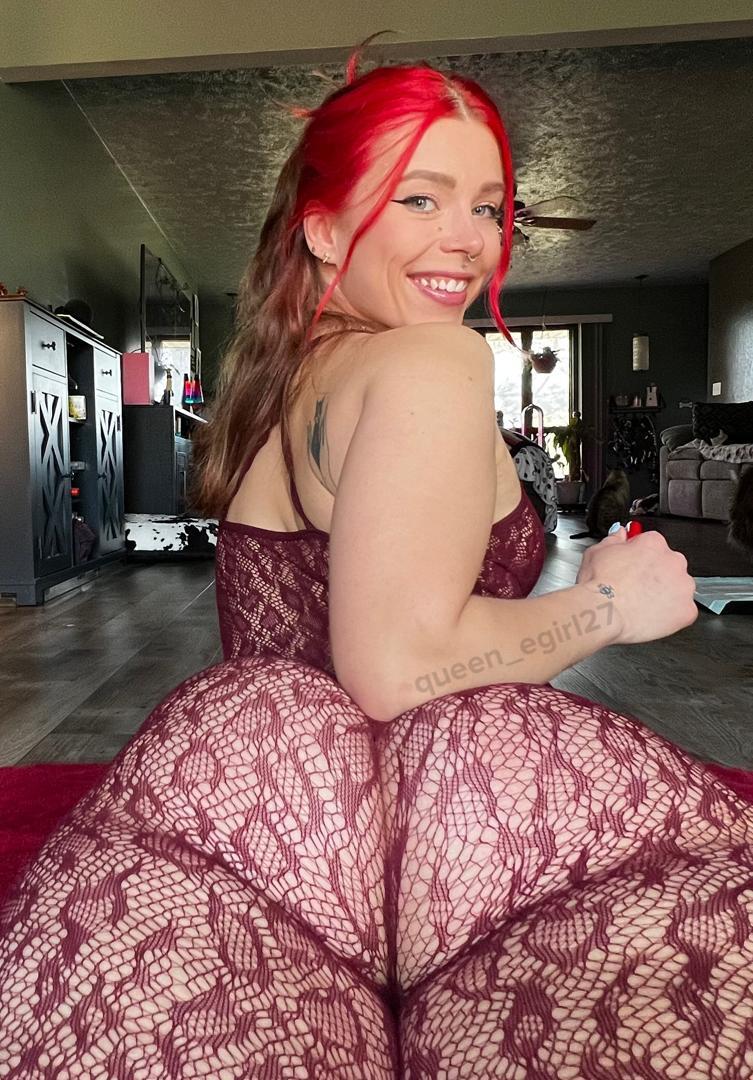 TP-manyvidsqueenegirl27-oiling-cheeksadding-buttplug-riding-tf-out-of-bwc-didlo
