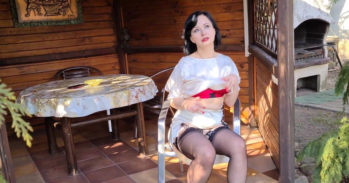 Wanilianna Is Teasing You In A Garden. The Spring Is Everywhere Around, Flowers Are In Bloom And Her Dildo Needs To Be Used