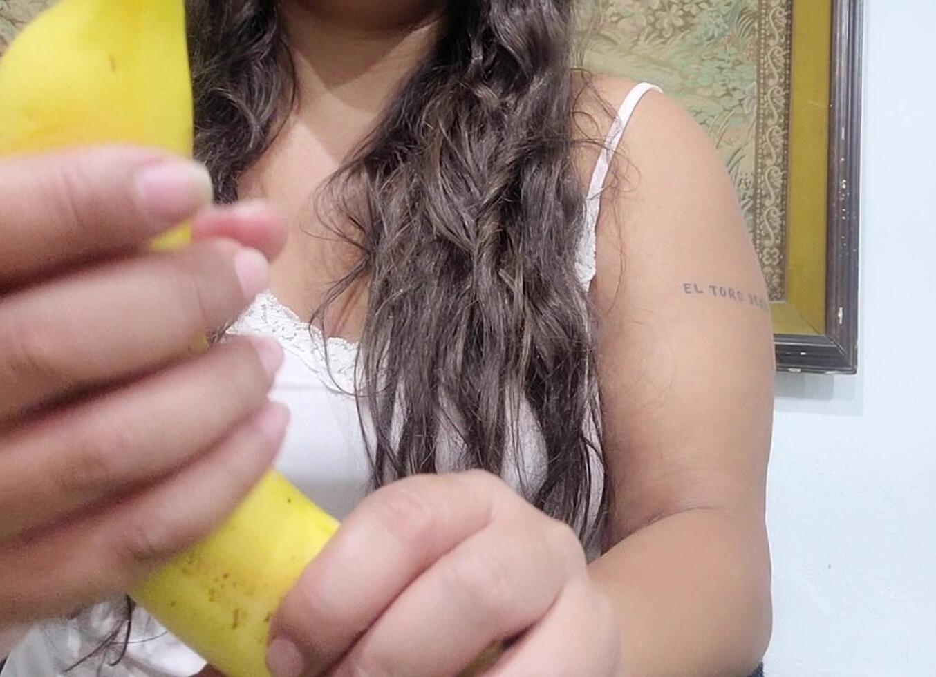 Quando Ele Nao Quer Me Comer !!! Como Uma Banana Pela Buceta !!!