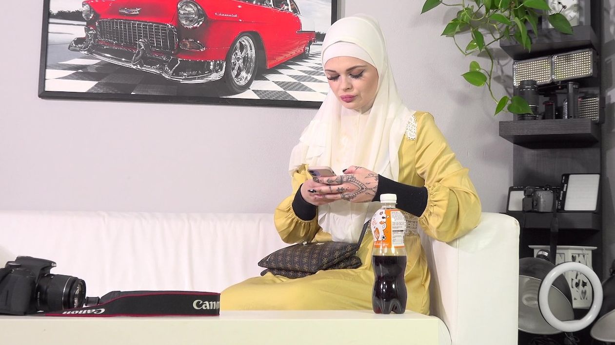 Muslim Wife for the First Time at the Photographer