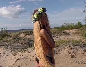 Hot and Sunny Day at the Beach with Spinner Blonde Jesse Empera Masturbating in Public