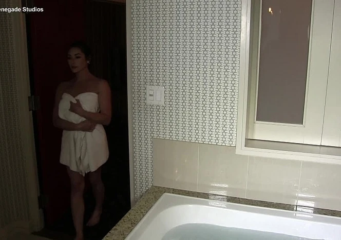 Sophia and Christiana Bathtub Fuckfest
