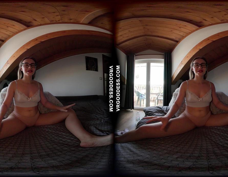 Babyhunters Likes Mixing Pleasure With Pain When She Plays With Clothespins And A Dildo