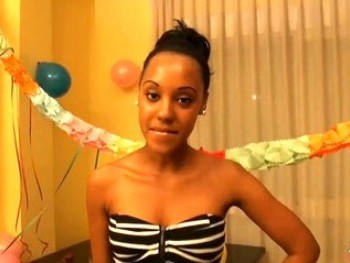 Hoy Ya Es Actriz Porno y Ayer Tenia 17 y Solo Habia Probado Una Polla, Hoy Cumple 18 y Su Deseo Hecho Realidad: Dos a La Vez (Completamente Real)
