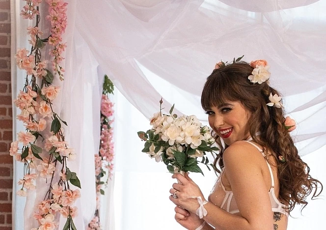 Here Cums the Bride