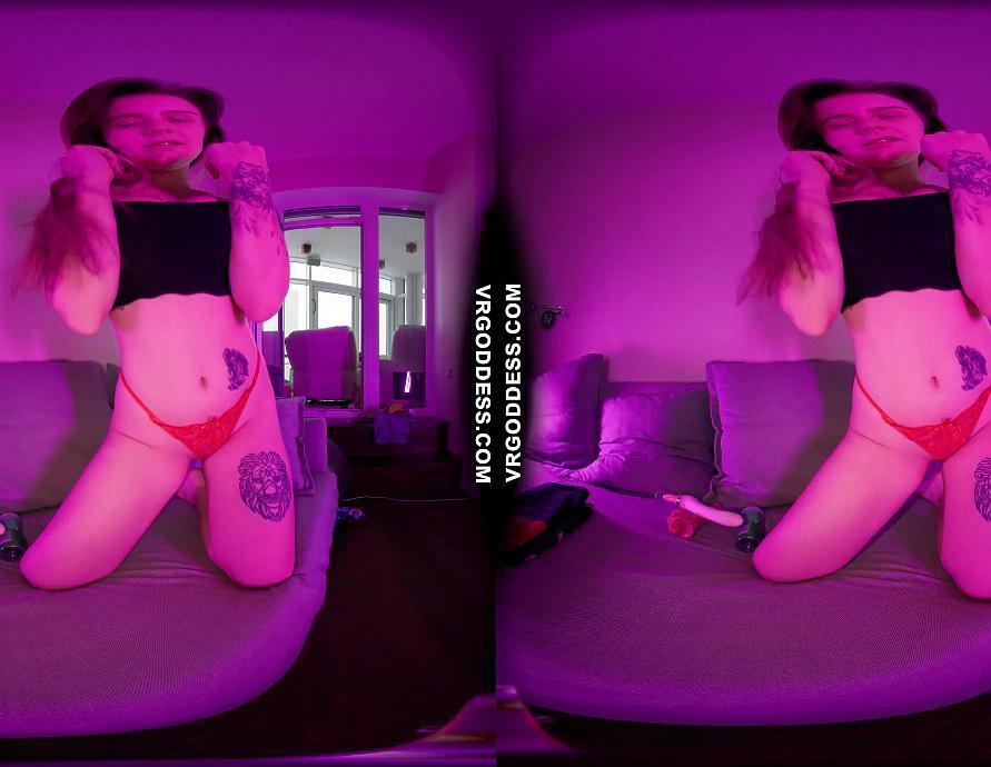 Melonie Fingering Her Ass And Dildoing Her Pussy