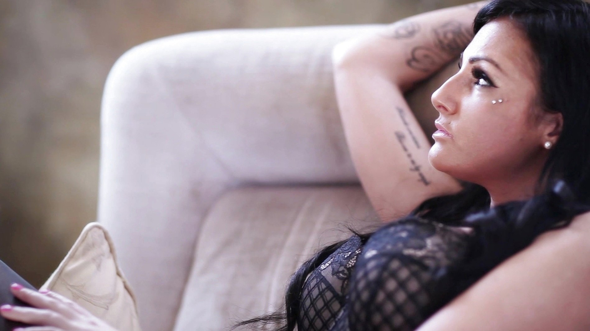 Lexi Ward Weaves a Web of Erotic Fantasy and Masturbation for Writer