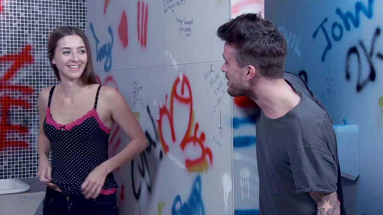 Leyla Has Sex In The Bathroom