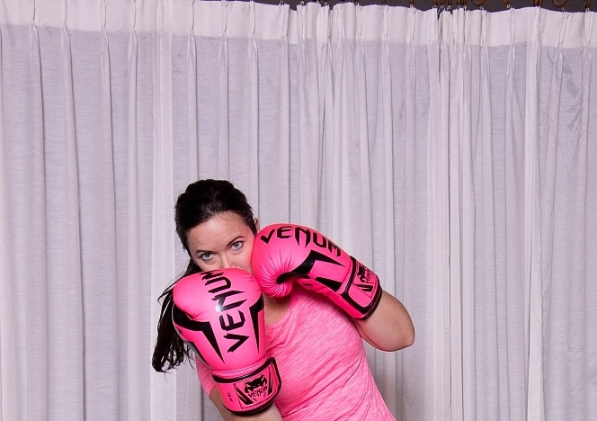 Yummypink Wrapping Her Wrist Up