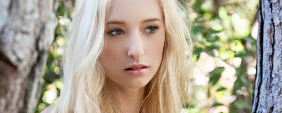 Suicide Blonde - Lauren Ash