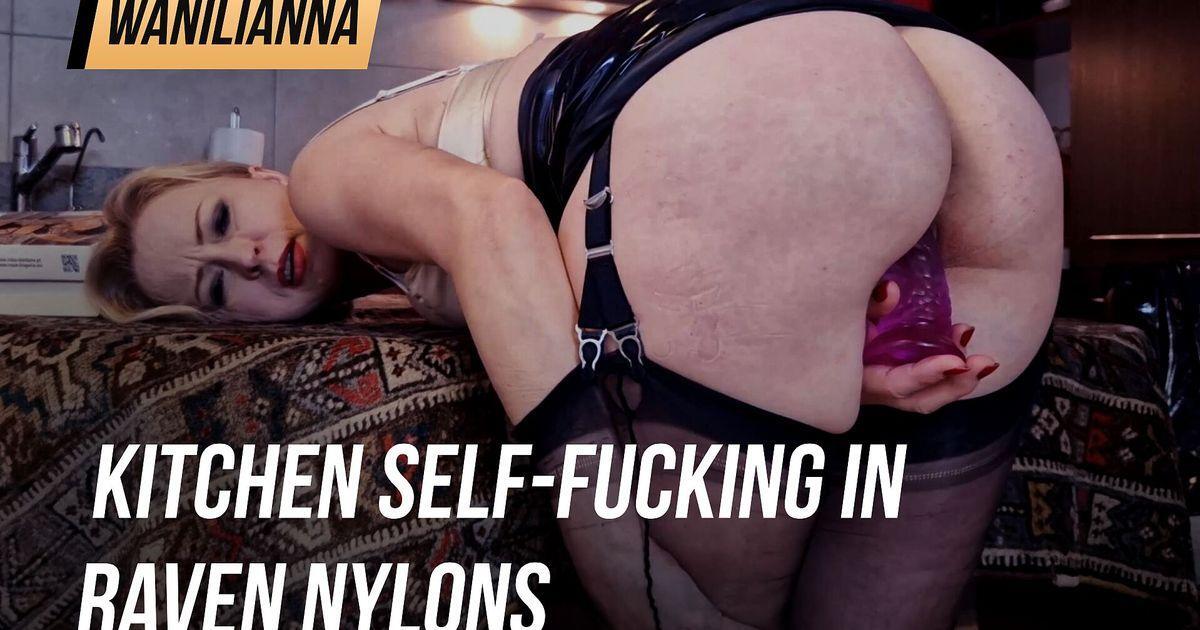 Kitchen Self-Fucking In Raven Nylons