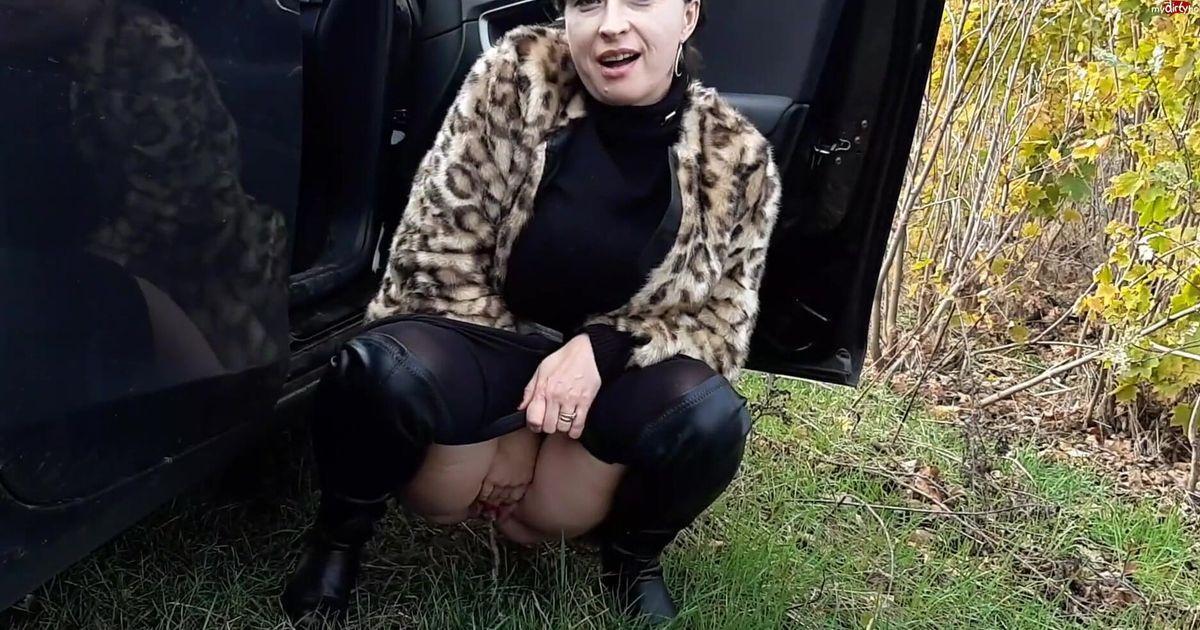 Wanilianna Needed To Squirt During Her Car Trip