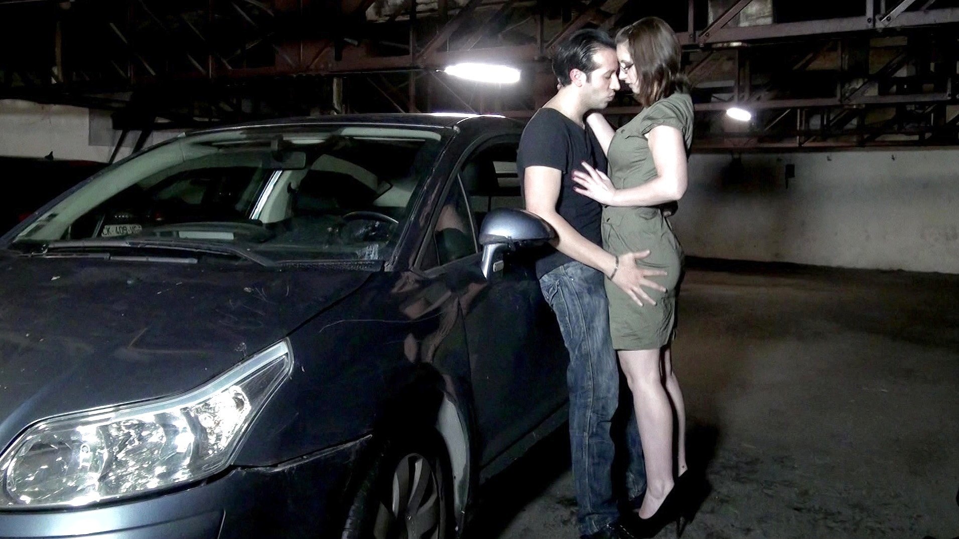 Lola Vinci Get Fucked Like a Slut in a Public Parking Garage!