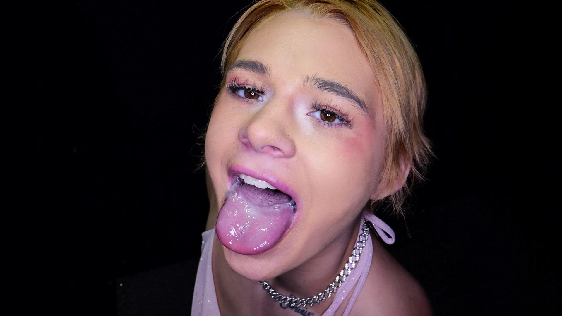 Chloe Knox's First Gloryhole
