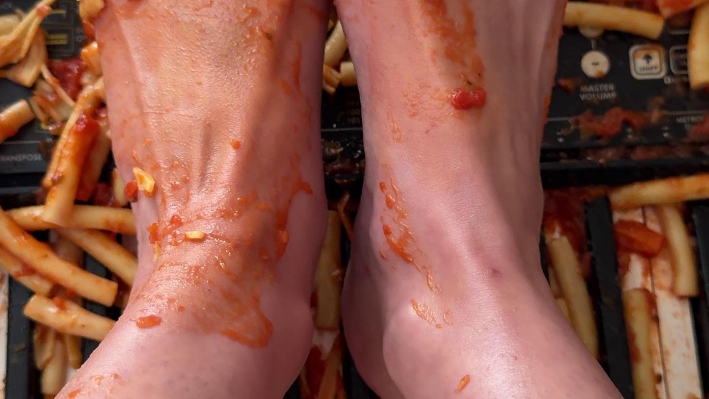 Selfie Fetish 46: Fries On My Feet, Keyboard Under The Mess