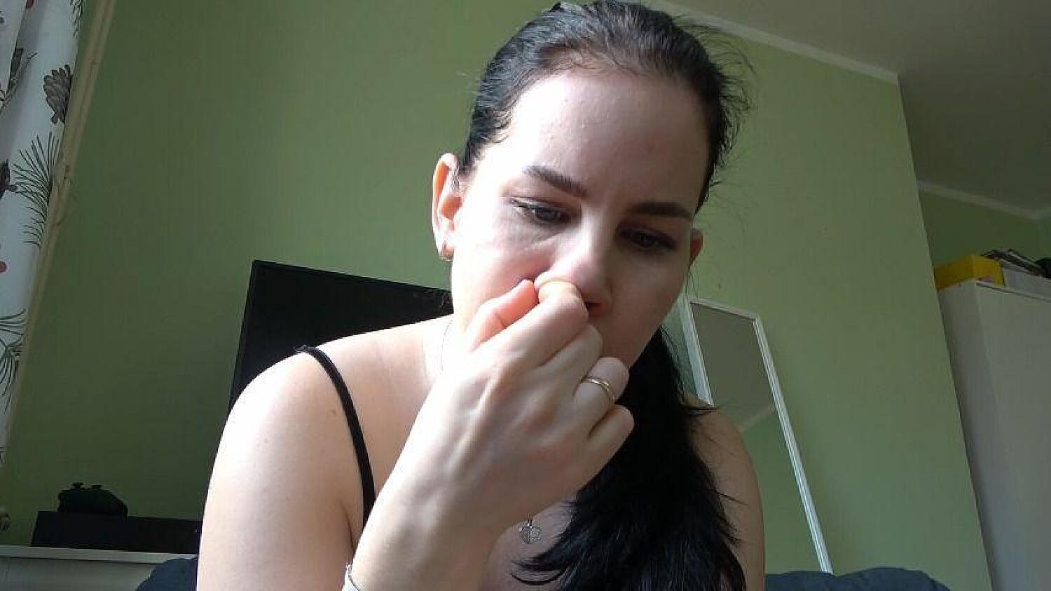 Anna Picks Her Nose And Enjoys It