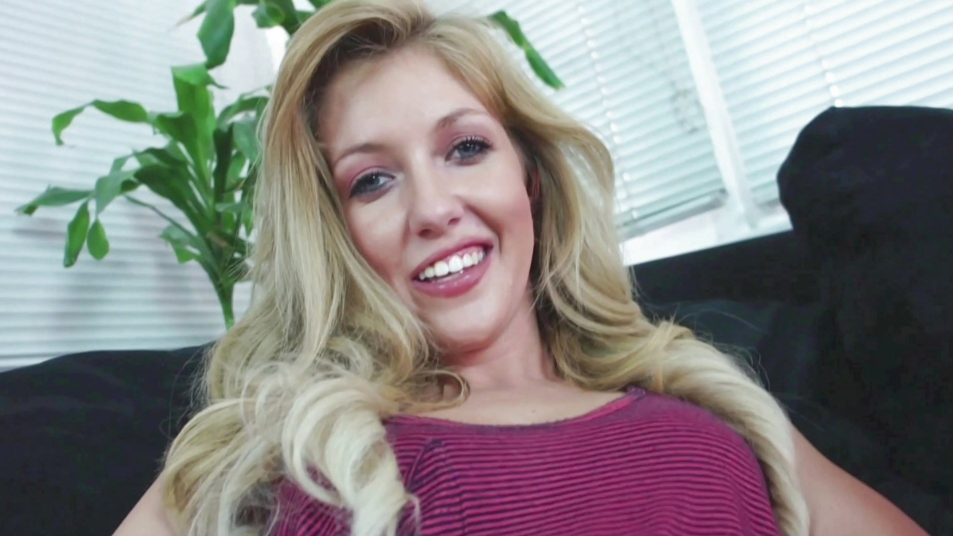 Emily Kae Gets a Thick Load of Cum to Her Pussy