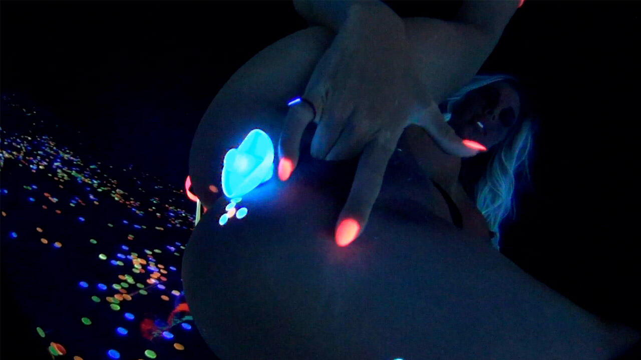 Black-Light Anal Solo and Behind the Scenes with Samantha Saint