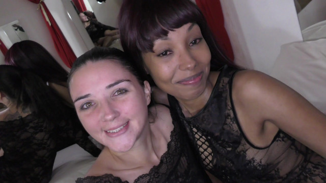 Uk Bukkake: Sade Rose & Pixiee Little