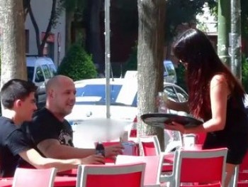 El Mal Padre, La Camarera Del Bar De Siempre y 300? Por -Desvirgar- Al Mozo ;) Lili Pantoja Acepta El Reto y Se Convierte En Una Nueva Pillada
