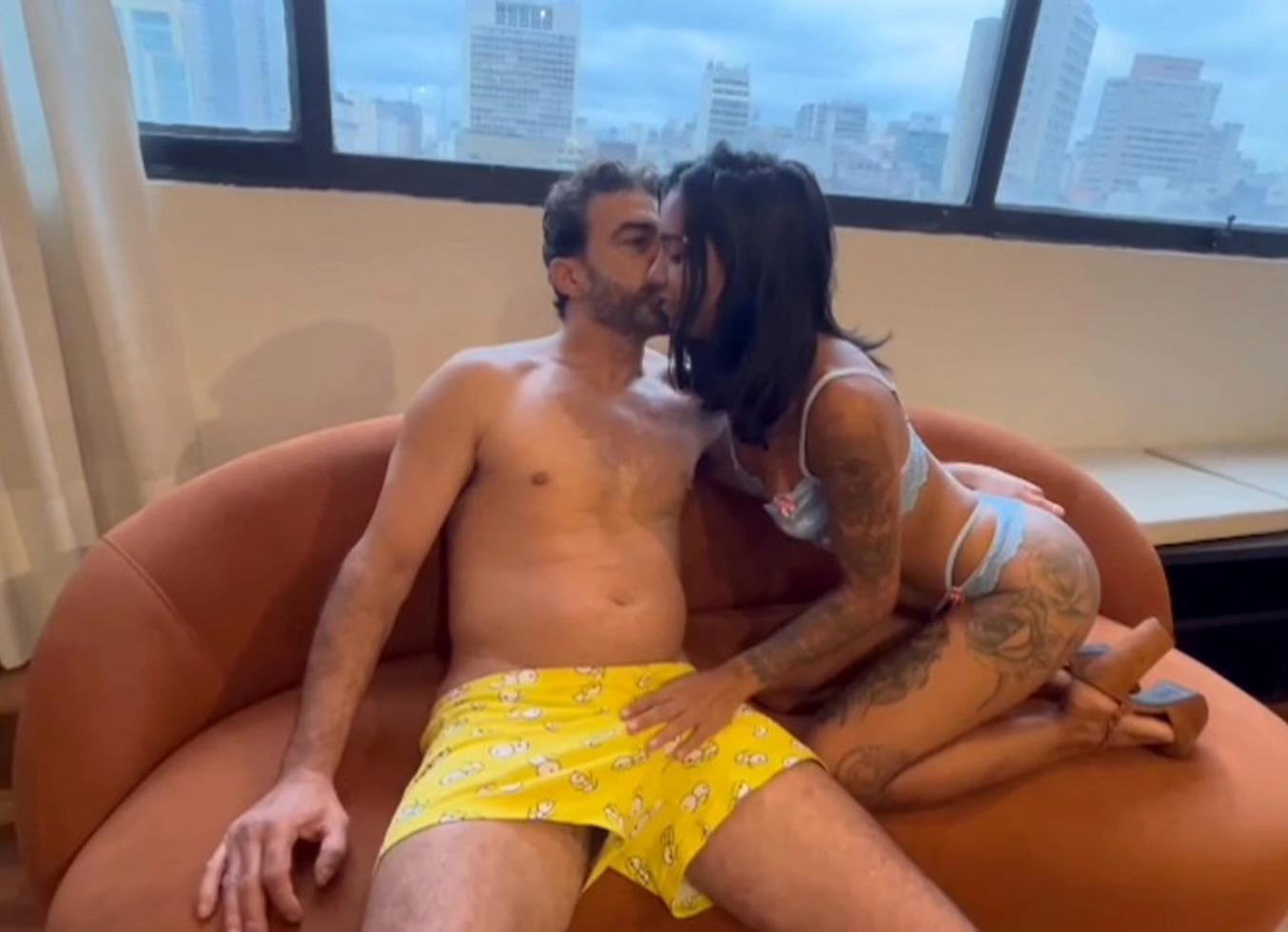 Big Macky Em Um Menage Delicioso Com Duas Gostosas Novinhas