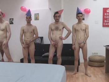 Hou Hou Hou, Happy Nerd's Day. Candela an Damaris' Orgy.
