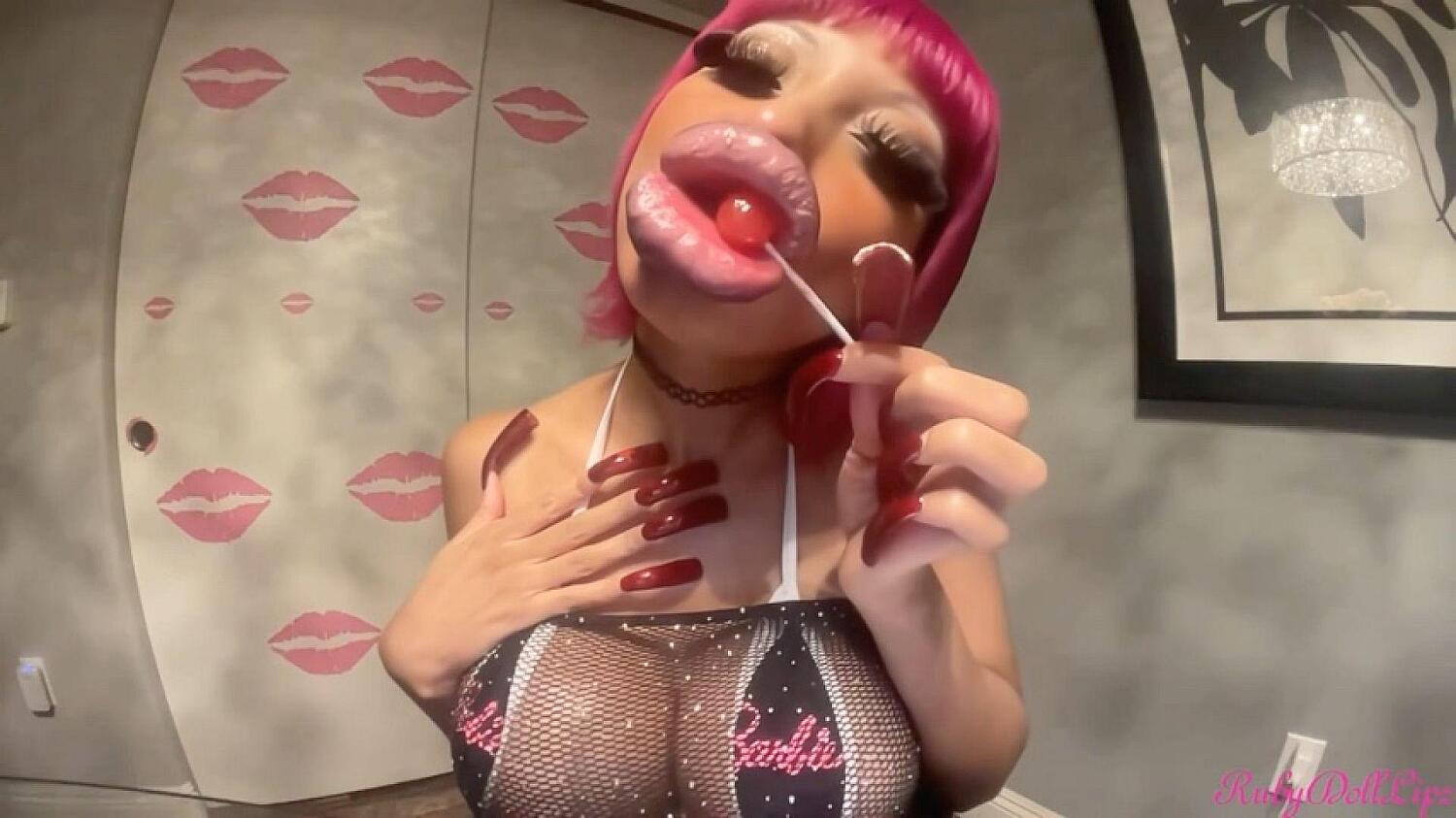 Mega Lips+Tiny Pop #9