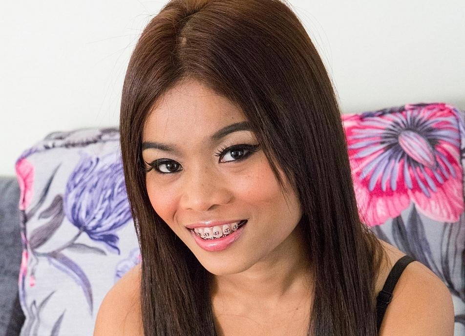 Gorgeous Thai Teen Uses Her Pussy to Get Hired
