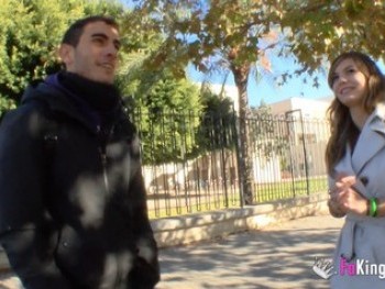 Los Cazatolas Vol. I: Sol Busca Universitarios Empollones En Valencia Para Desfogarles De Tanto Estres