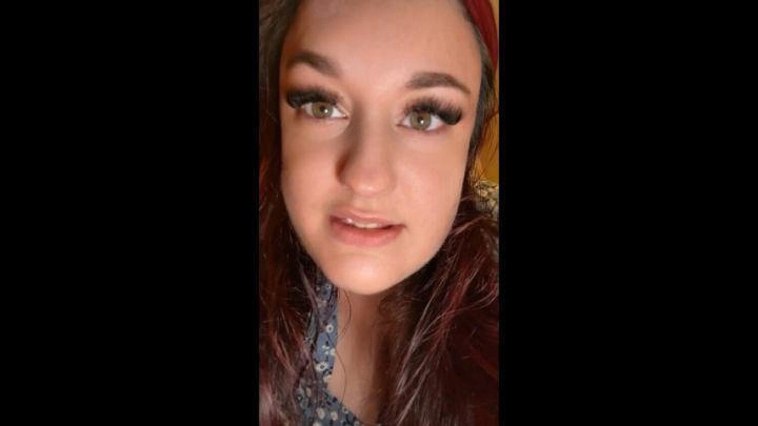 Sexy Model Talk With Eyes And Feet