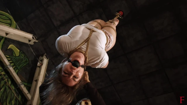 Lisichka Tries Herself As a Bondage Slave