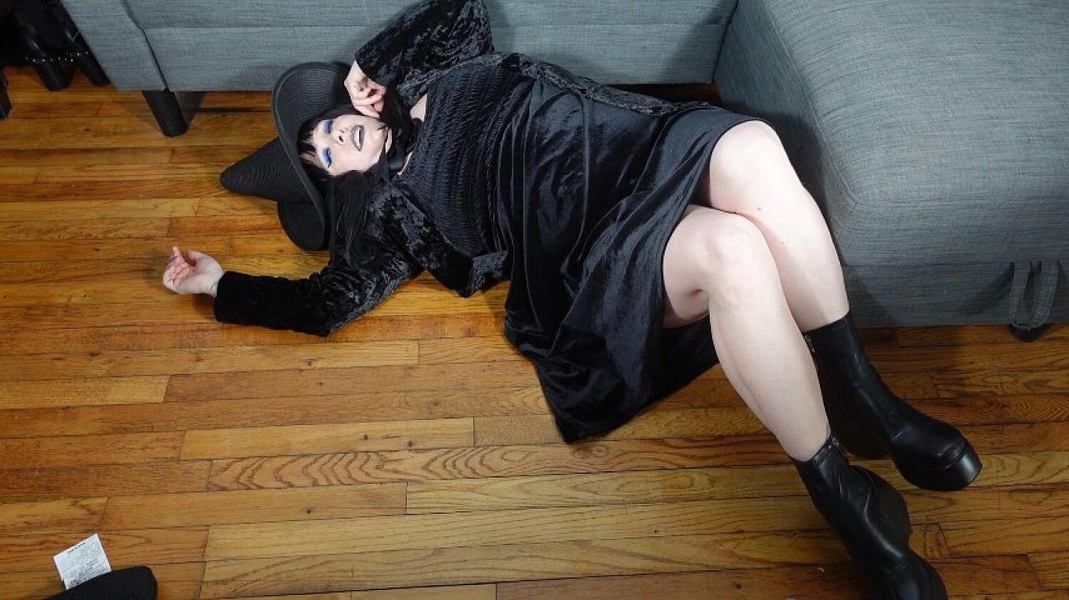 POV Melts Gothic Witch