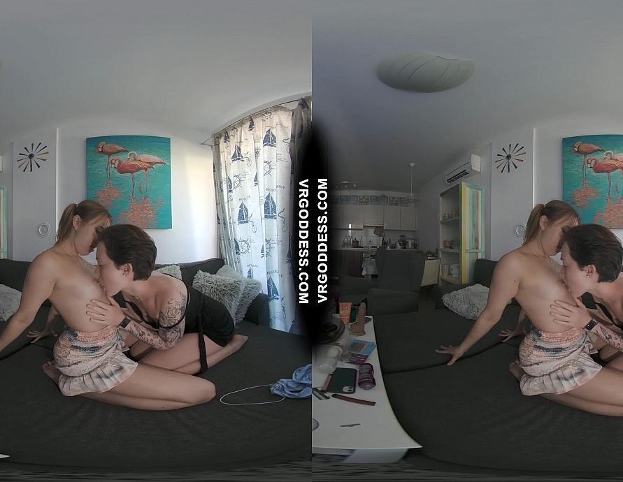 Real Life Best Friends on Vacation Helping Eachother Have Orgasms Hitachi Vibrating Blast Offs