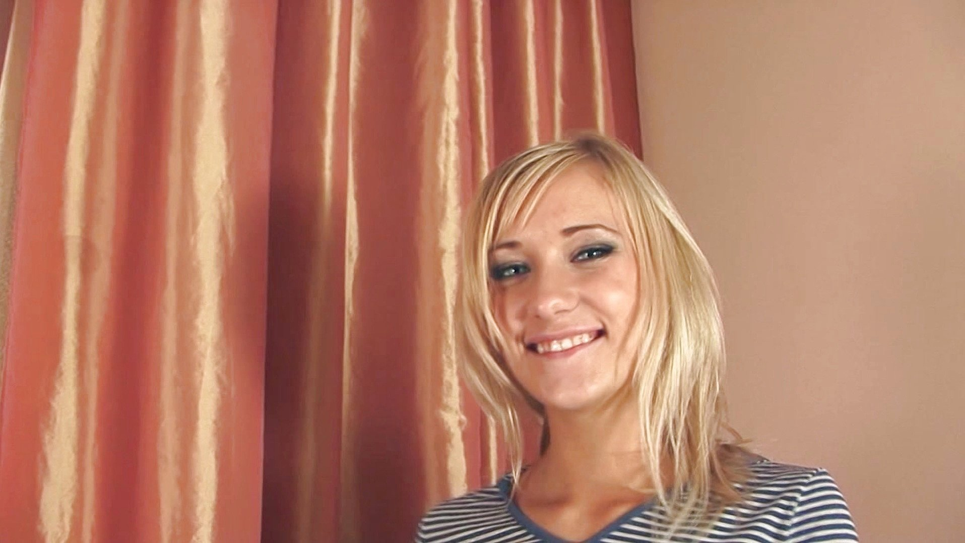 Dasha Rents a Cheap Hotel Room to Make a Porn with Her Boyfriend!