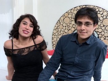 Vende a Su Novia, Se Viene Arriba y Acaba Haciendo Una Doble Penetracion Con El Corneador. Todo Es Posible. Empezamos Por Las Mamadas De Lara